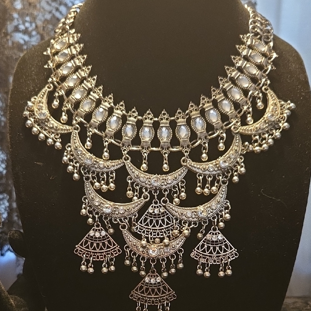 Elegant Silver Color Statement Necklace